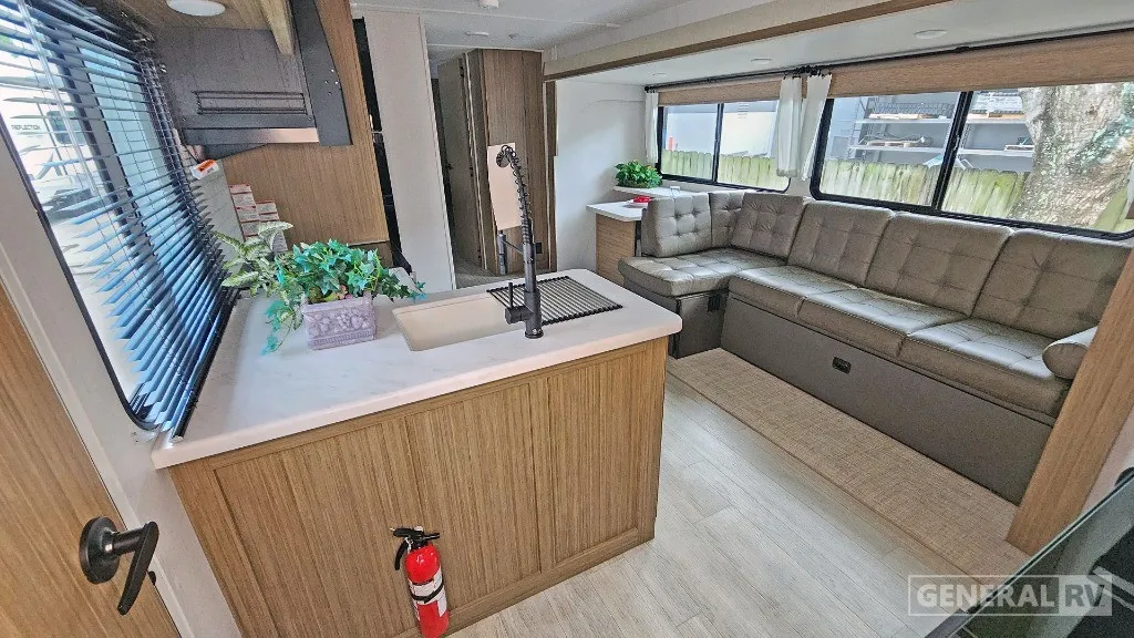 2025 Forest River Salem 31KQBTS - Photo 3