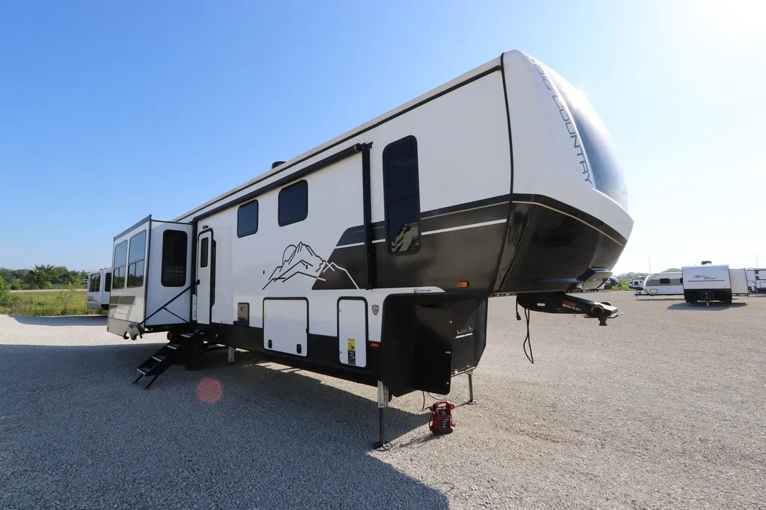 2024 Heartland Big Country 3705FB - Photo 2