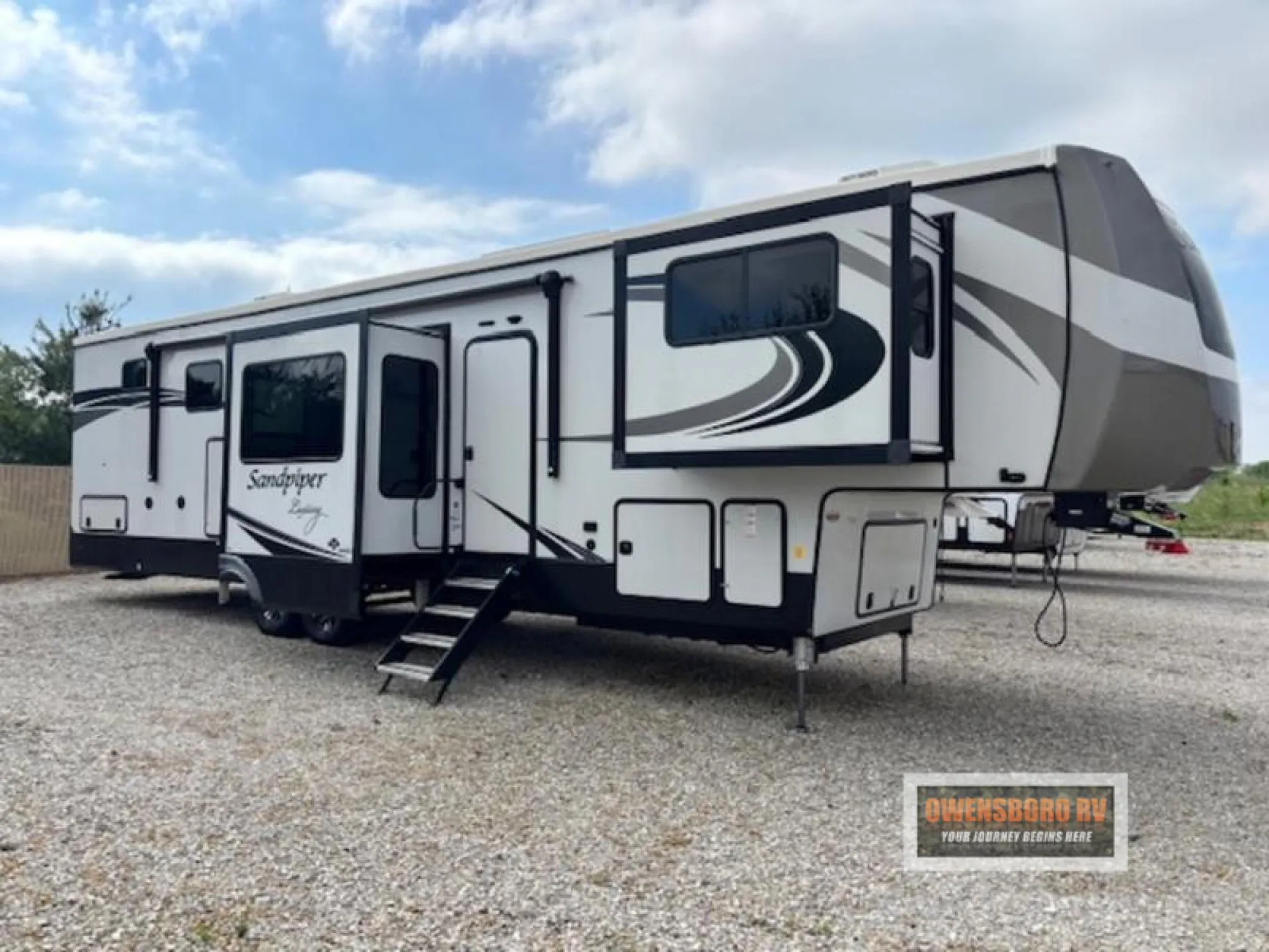 2022 Forest River Sandpiper Luxury 391FLRB - Photo 2