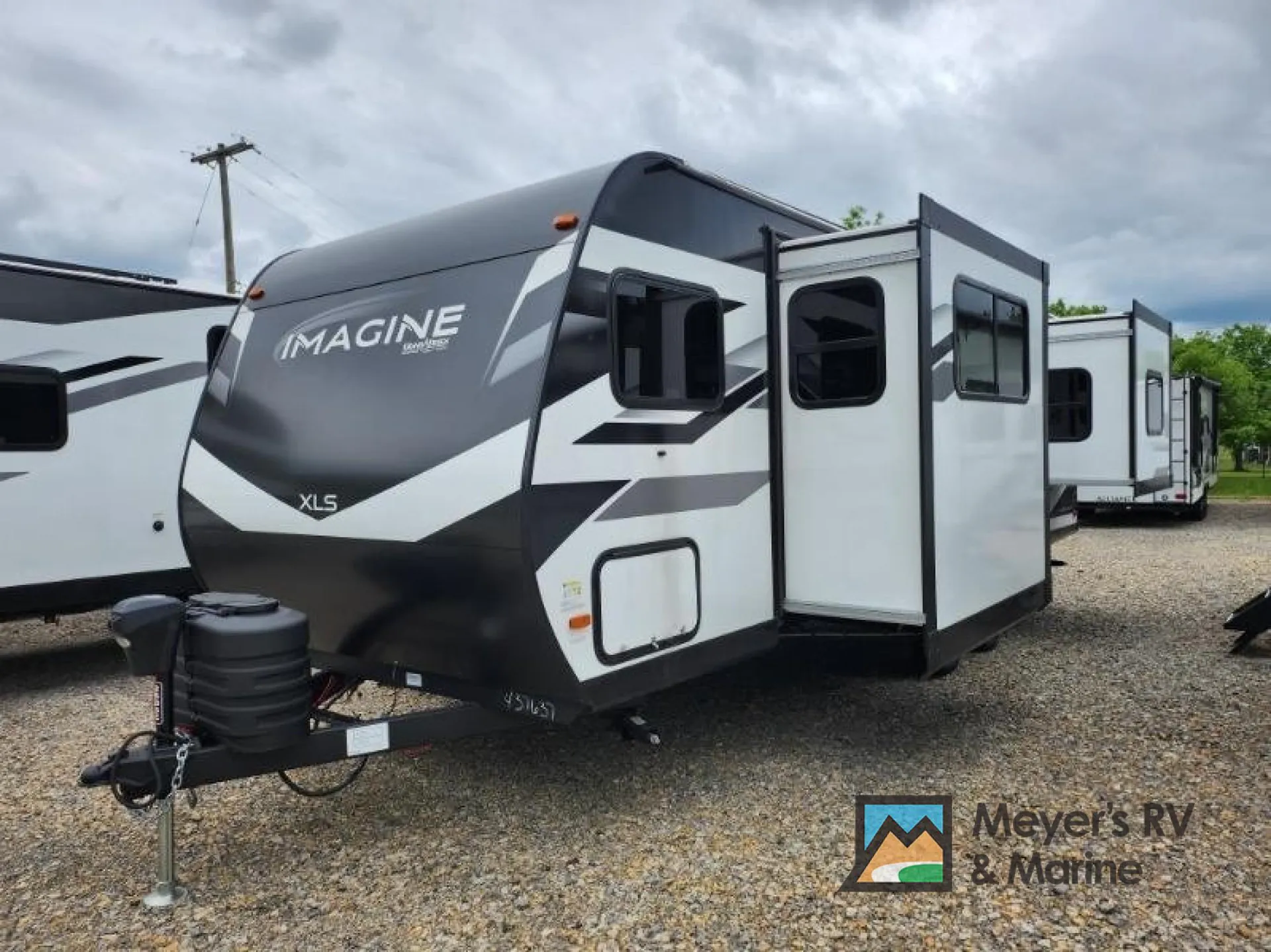 2024 Grand Design Imagine XLS 24BSE - Photo 3