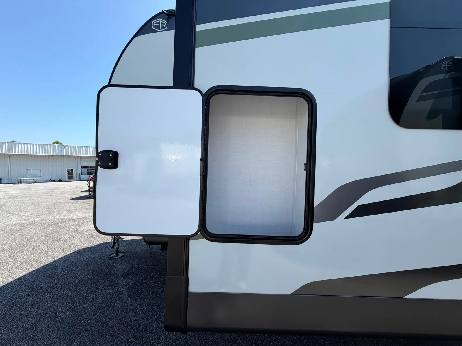 2027 Forest River Flagstaff Super Lite 26MBR — Photo 7