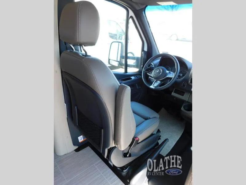 2027 Winnebago VIEW 24D - Photo 3