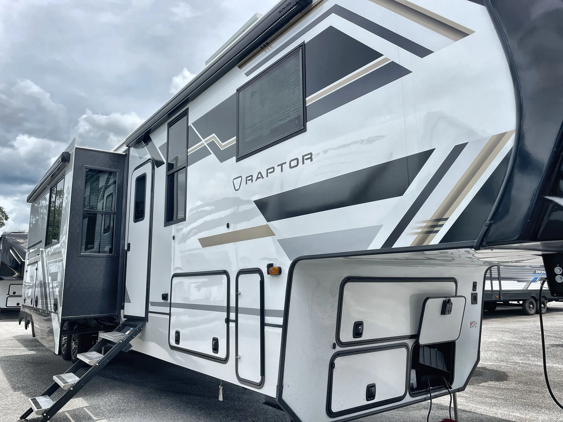 2026 Keystone Raptor 433 - Photo 2
