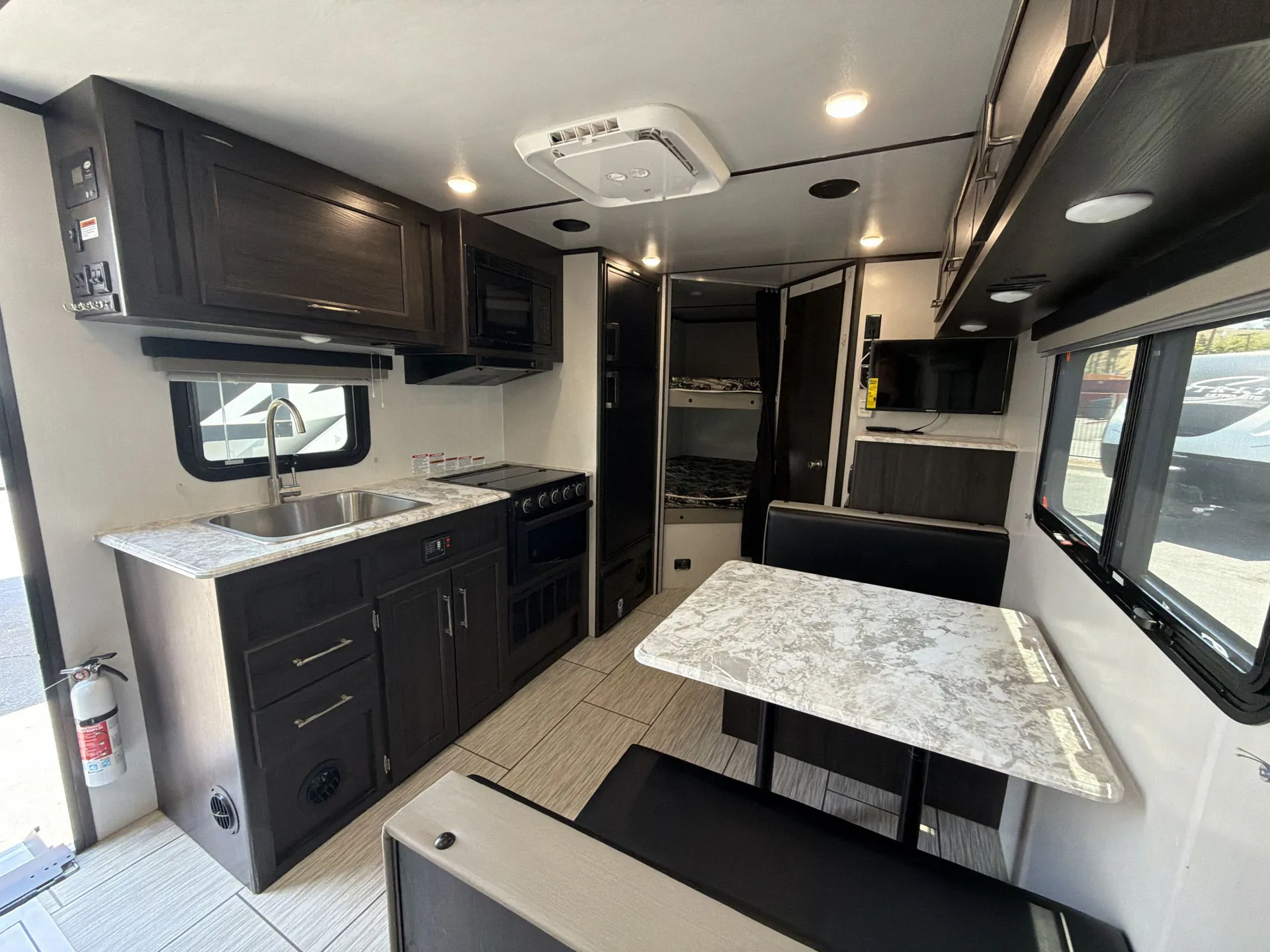 2023 Genesis Supreme Sea Breeze 24BH - Photo 4