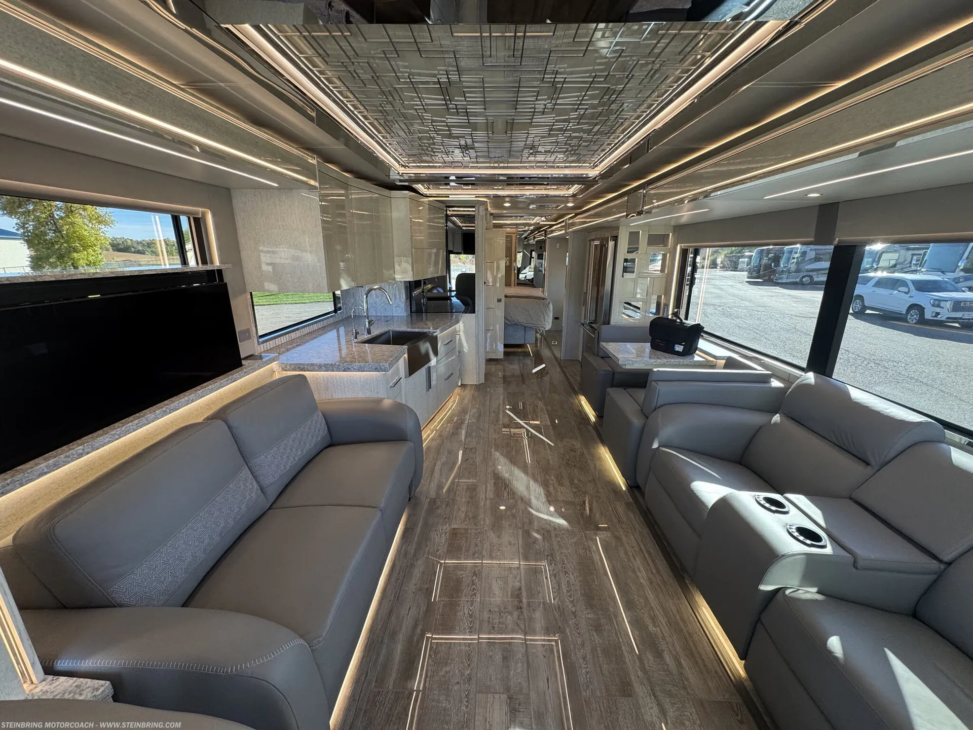 2021 Newmar King Aire 4531 - Photo 3