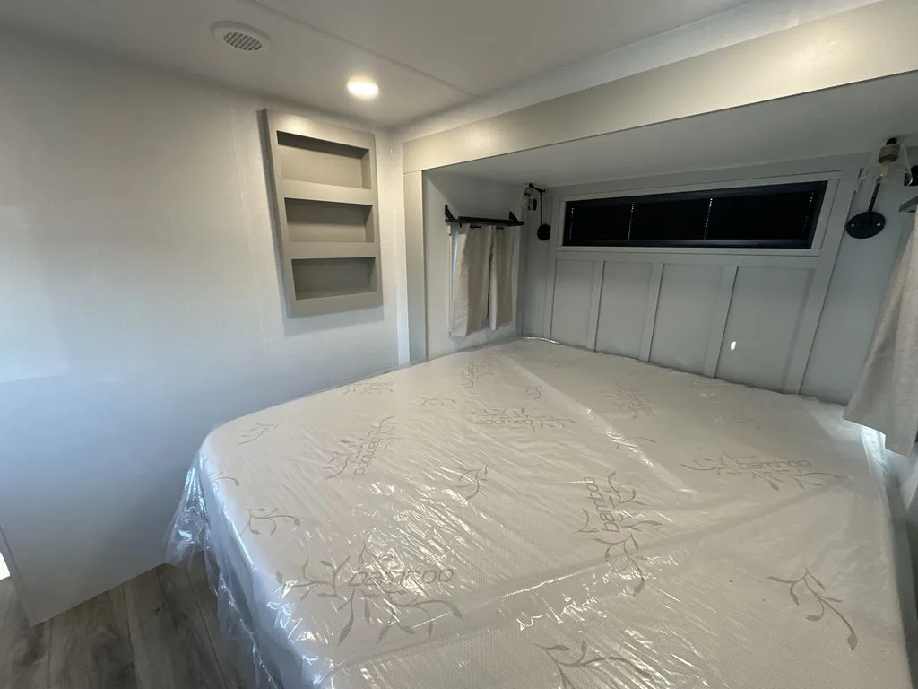 2026 Brinkley Model G 3950, Photos photo 25