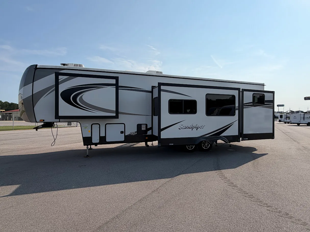 2022 Forest River Sandpiper 3330BH - Photo 4