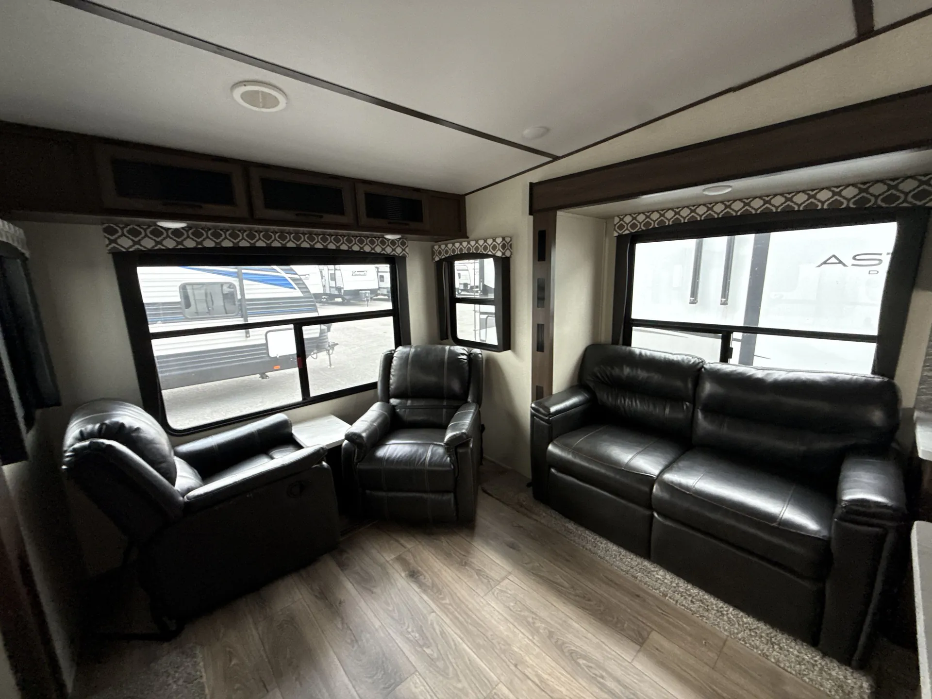 2020 Prime Time Crusader Lite 28RL — living area main