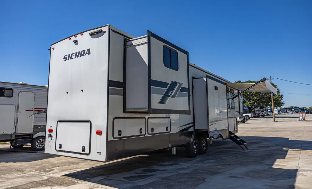 2023 Forest River Sierra Luxury 388BHRD - Photo 4