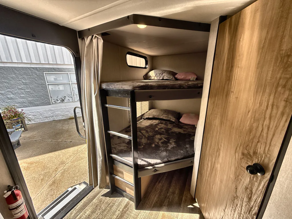 2024 Forest River Cherokee Grey Wolf 27DBH, Photos photo 18