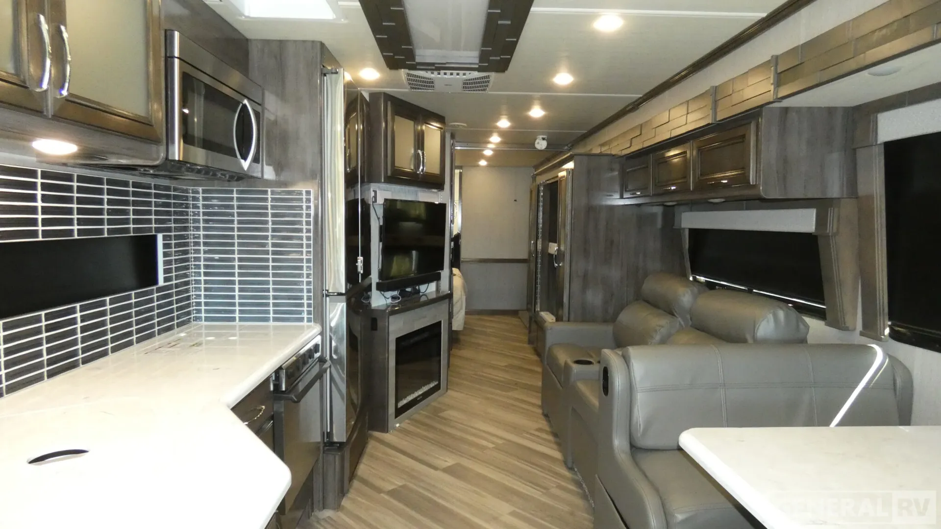 2022 Fleetwood Southwind 37F - Photo 3