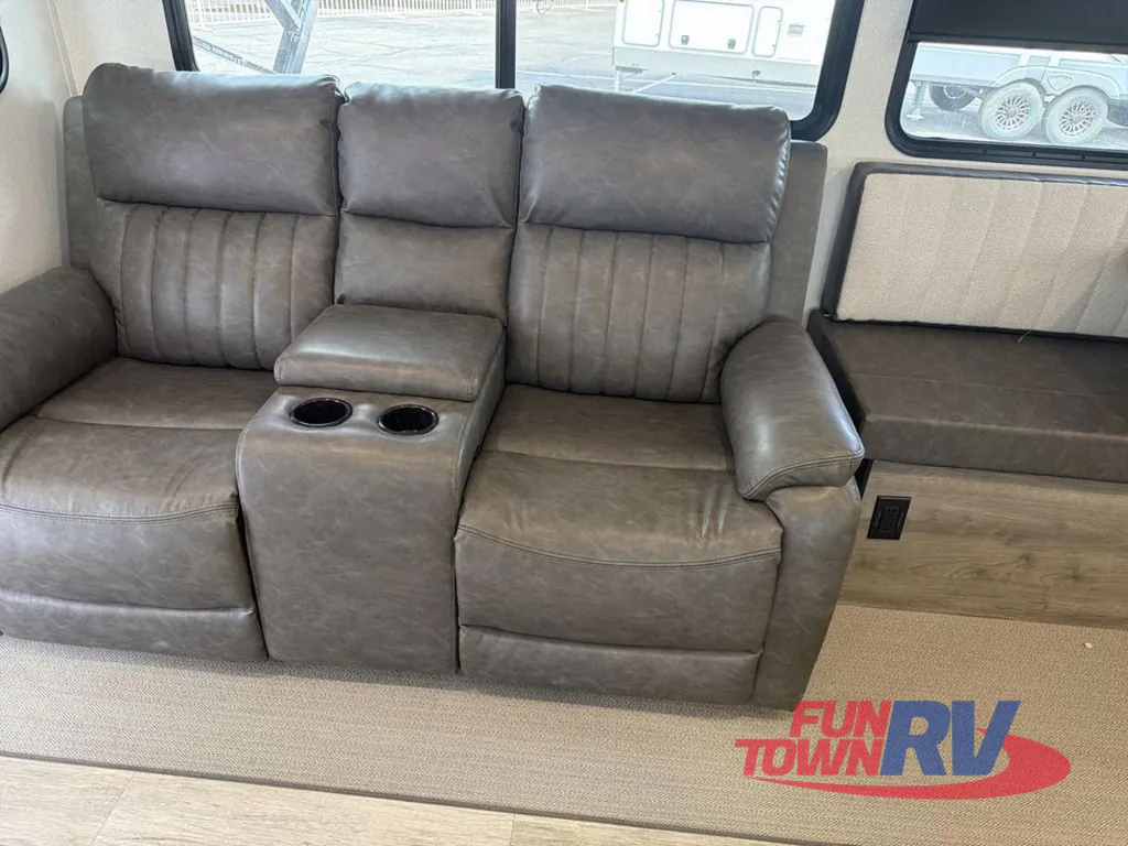 2027 Forest River Solaire 3060RKTS, Photos photo 17