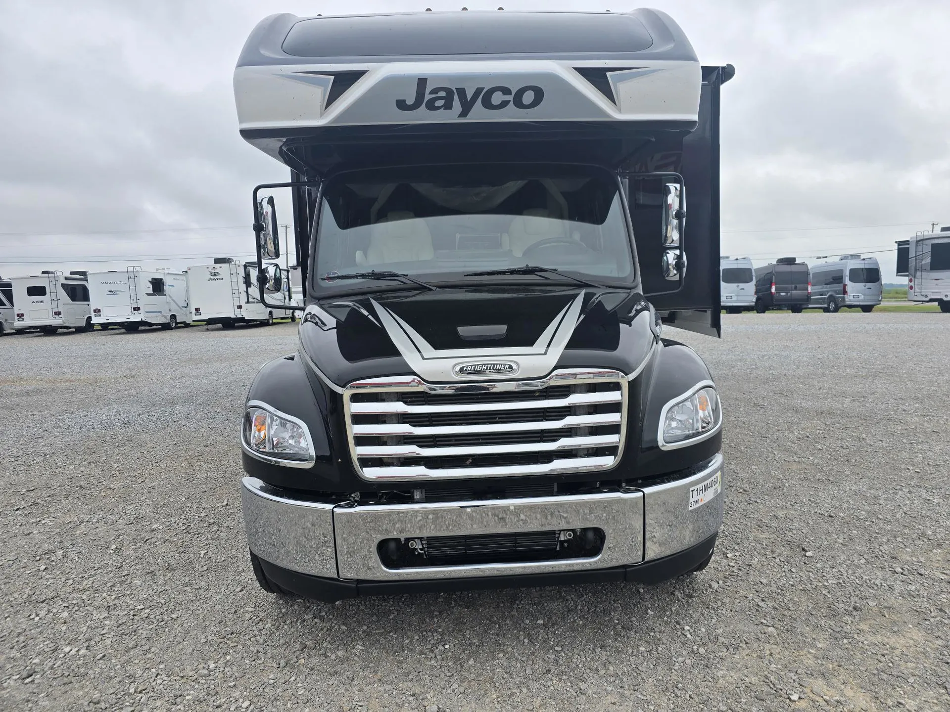 2026 Jayco Seneca 37M - Photo 3