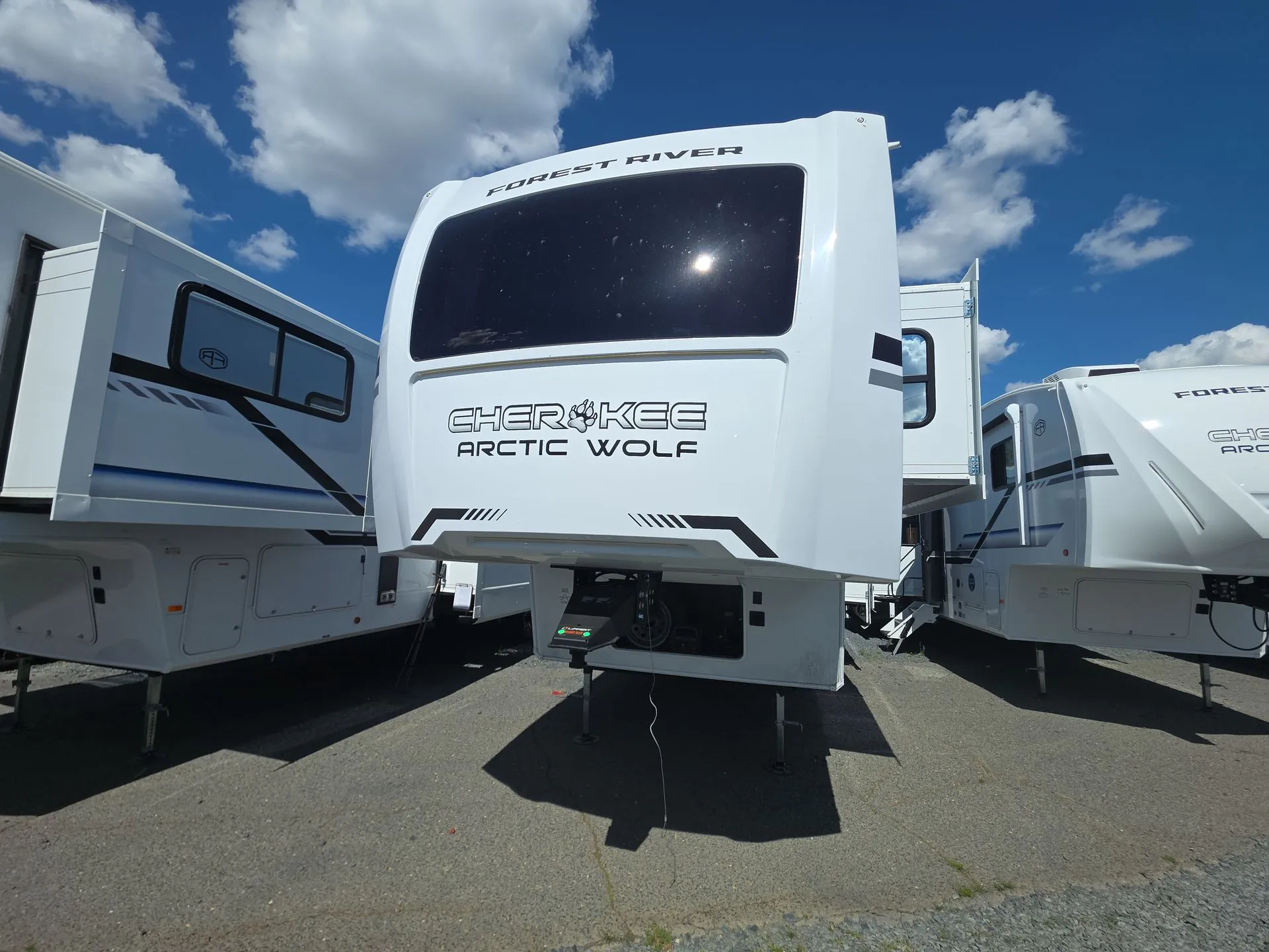 2026 Forest River Cherokee Arctic Wolf 3650SUITE - Photo 4