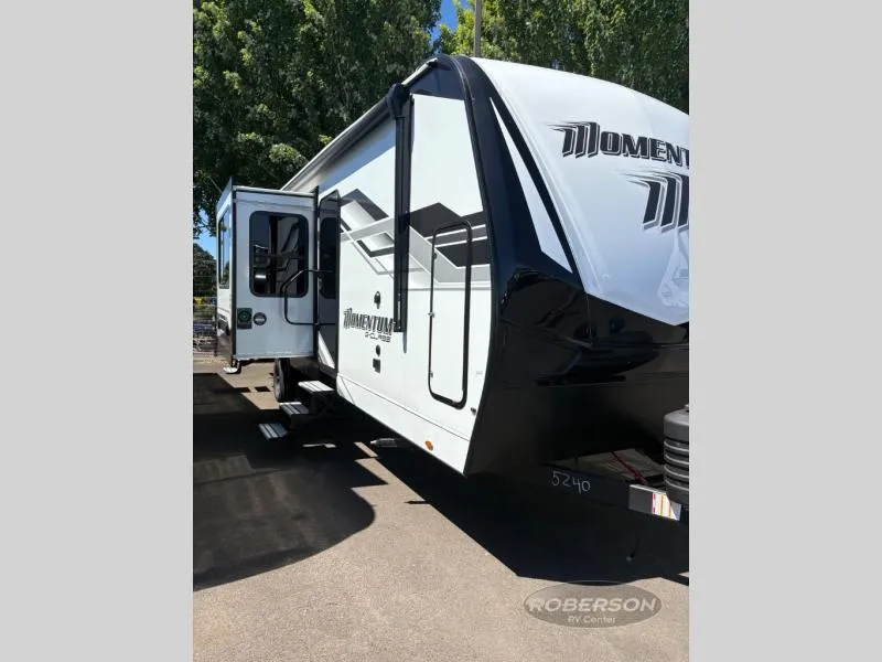 2026 Grand Design Momentum G-Class 31G - Photo 3
