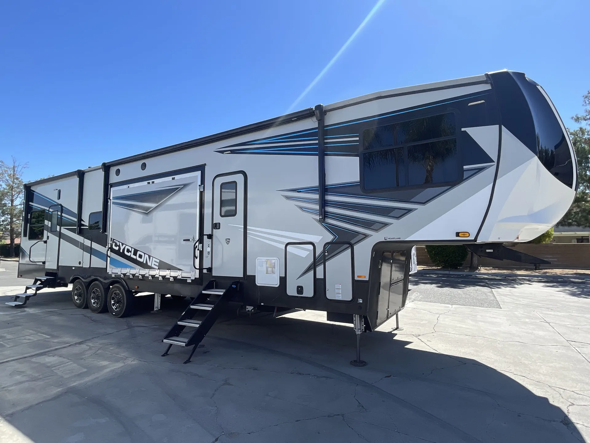 2021 Heartland Cyclone CY 4270