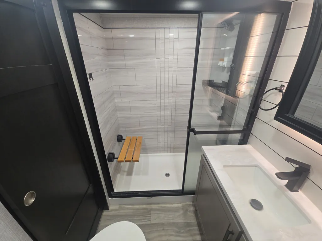 2025 Jayco Seismic Luxury Series 4113, Photos photo 17
