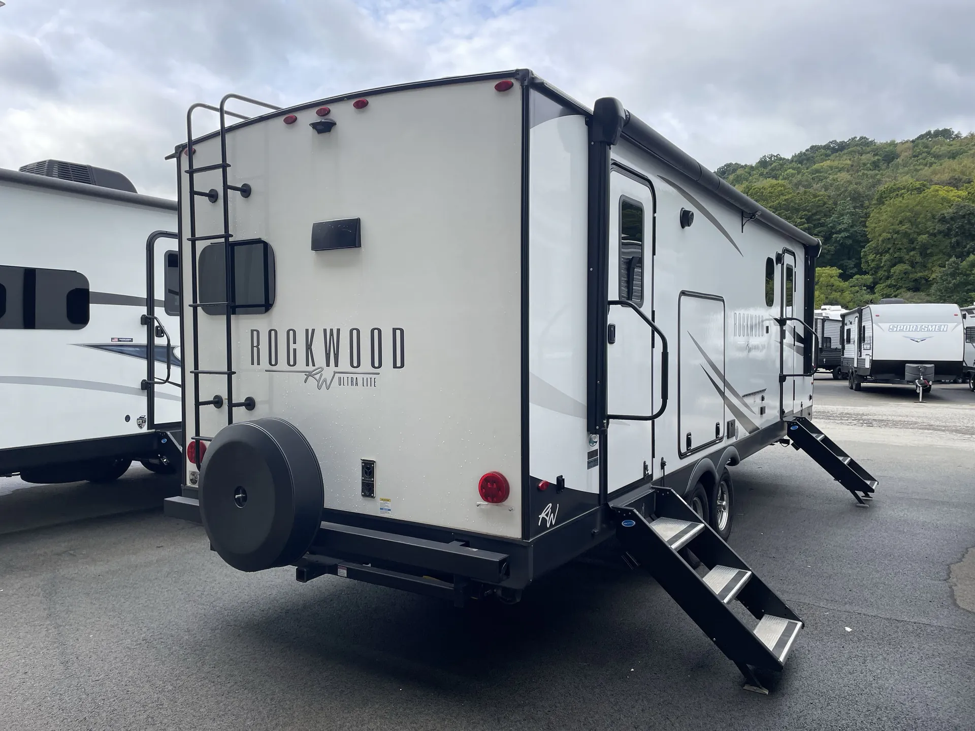 2024 Forest River Rockwood Ultra Lite 2614BS — campside