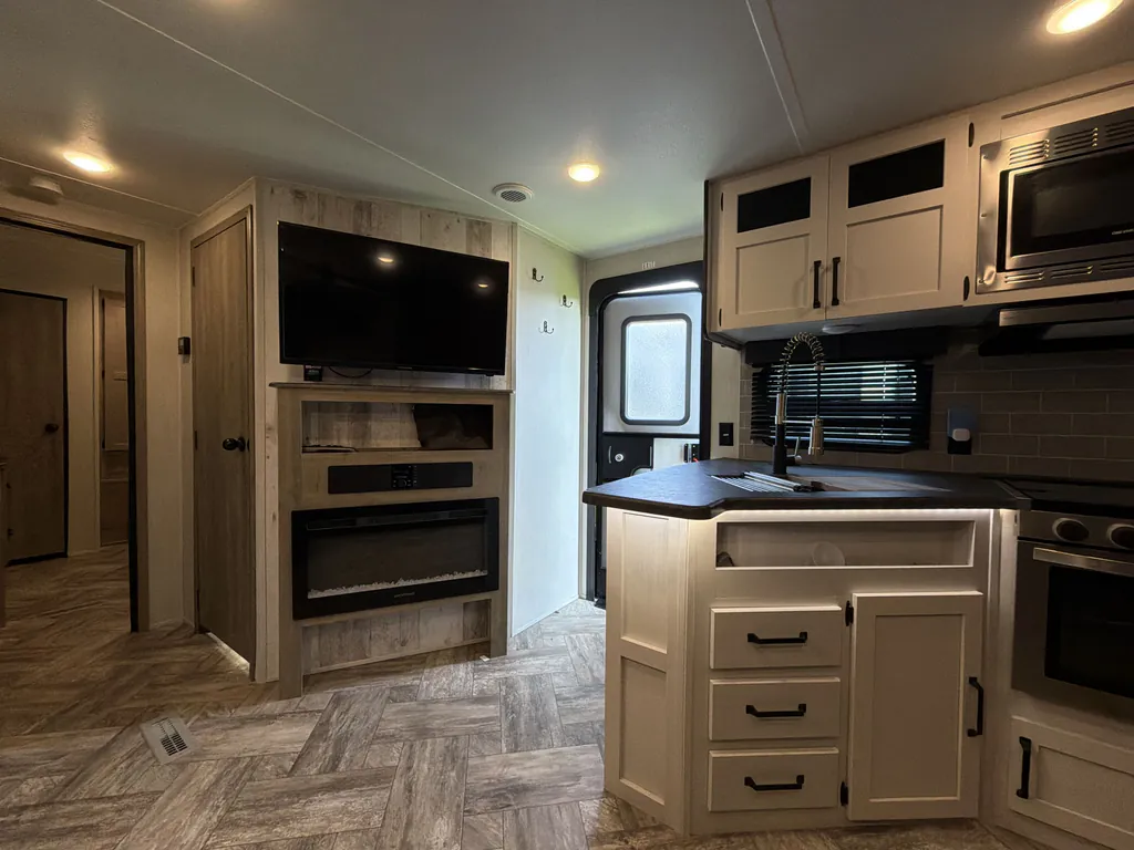 2023 Forest River Puma 32BHQS, Photos photo 5