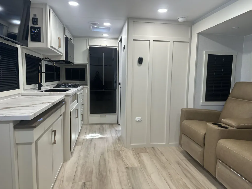2026 Brinkley Model Ix 20X, Photos photo 12