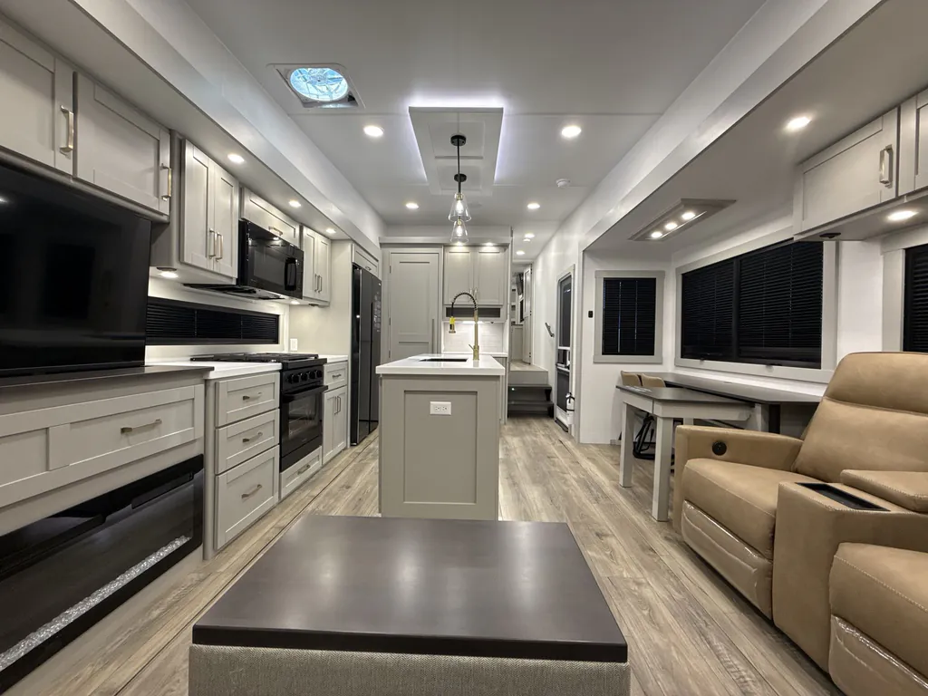 2026 Brinkley Model Z 3600, Photos photo 11