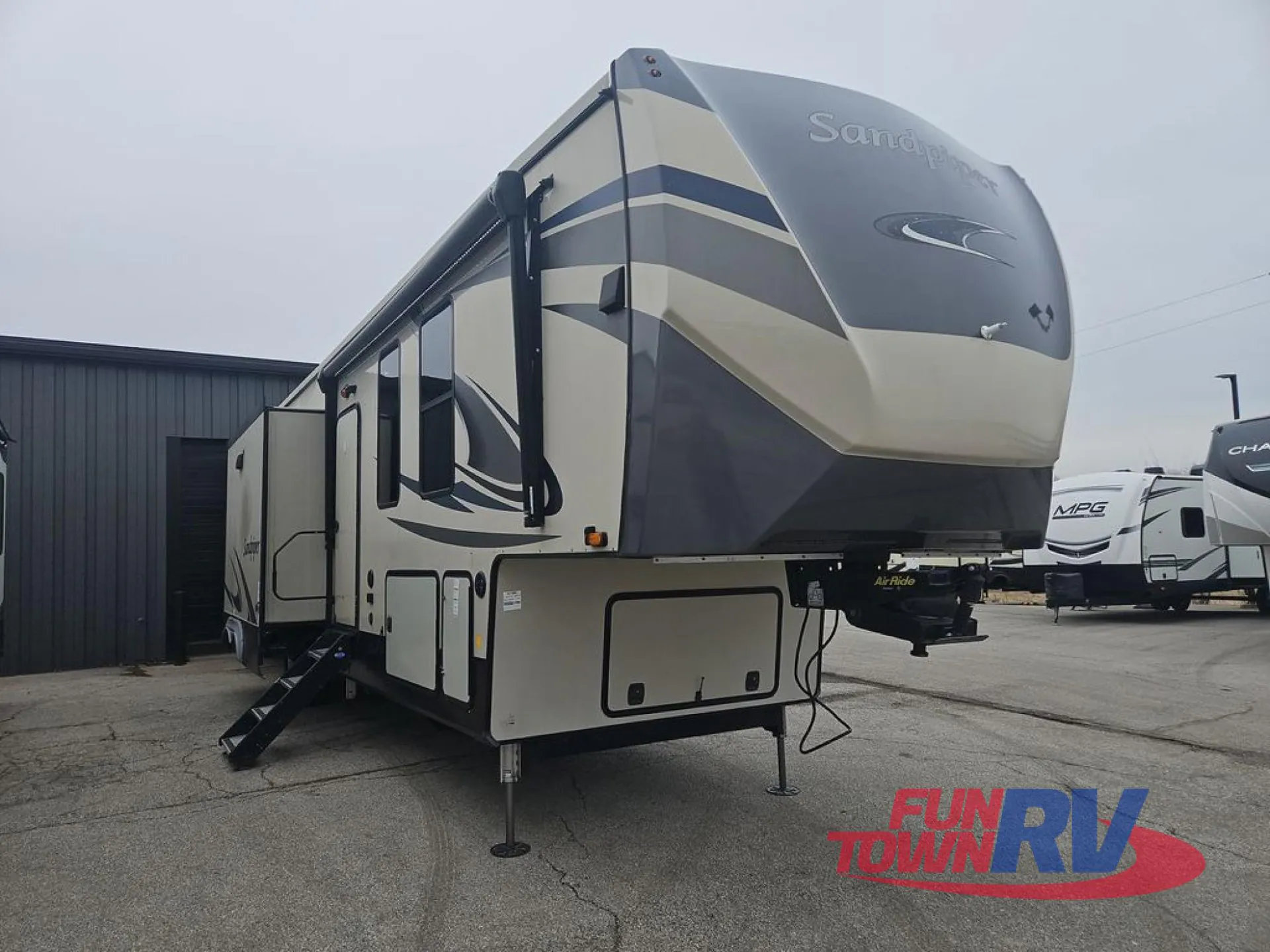 2021 Forest River Sandpiper 383RBLOK - Photo 2