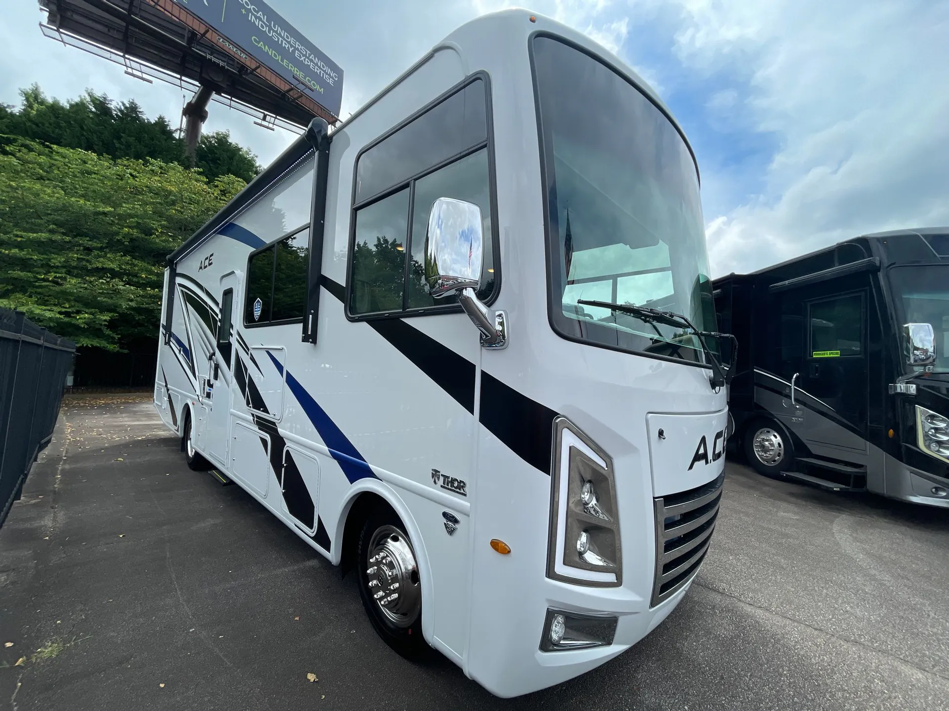 2025 Thor Motor Coach A.C.E 29G - Photo 2