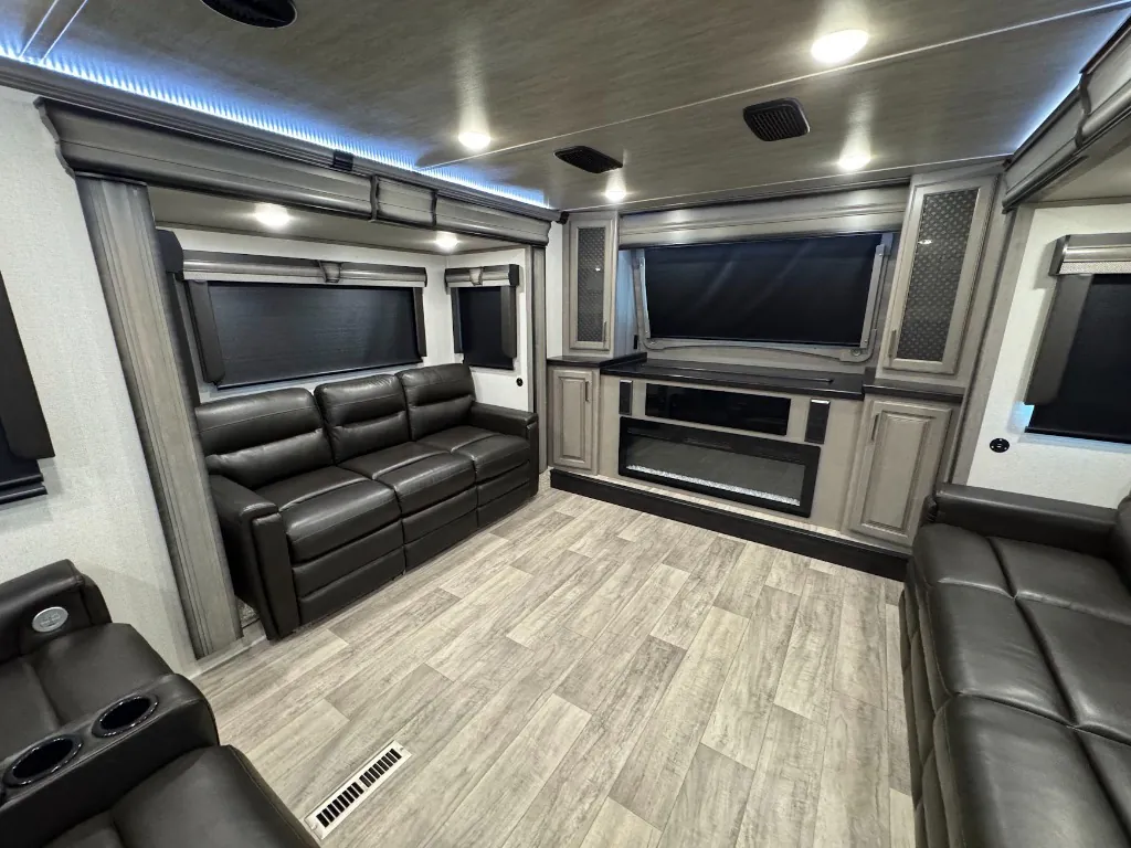 2021 Keystone Montana 3763BP - Photo 3