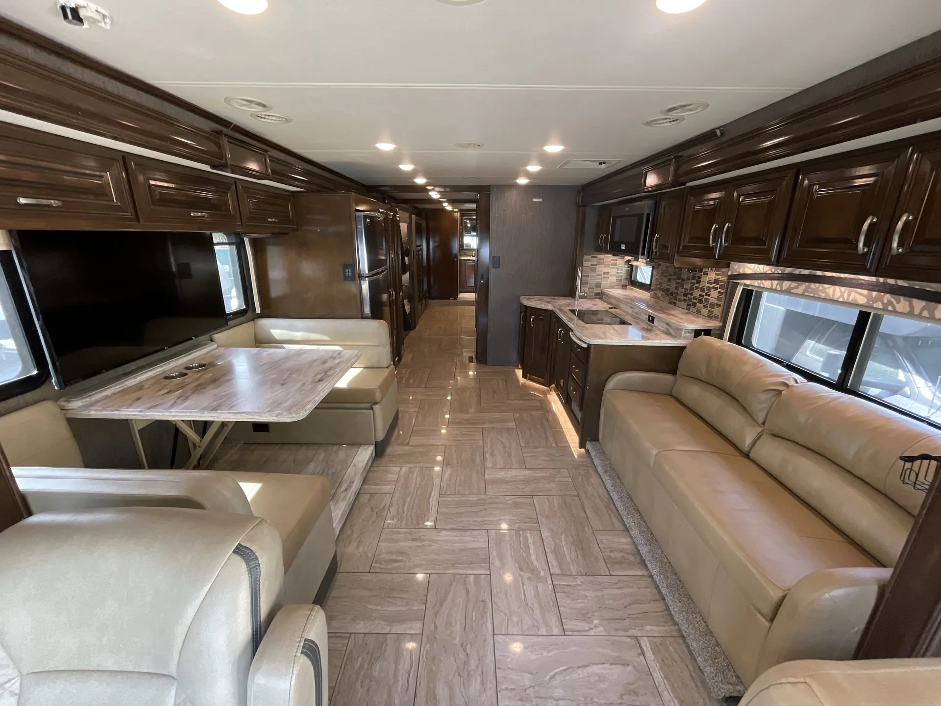 2019 Thor Motor Coach Aria 4000 — living area main