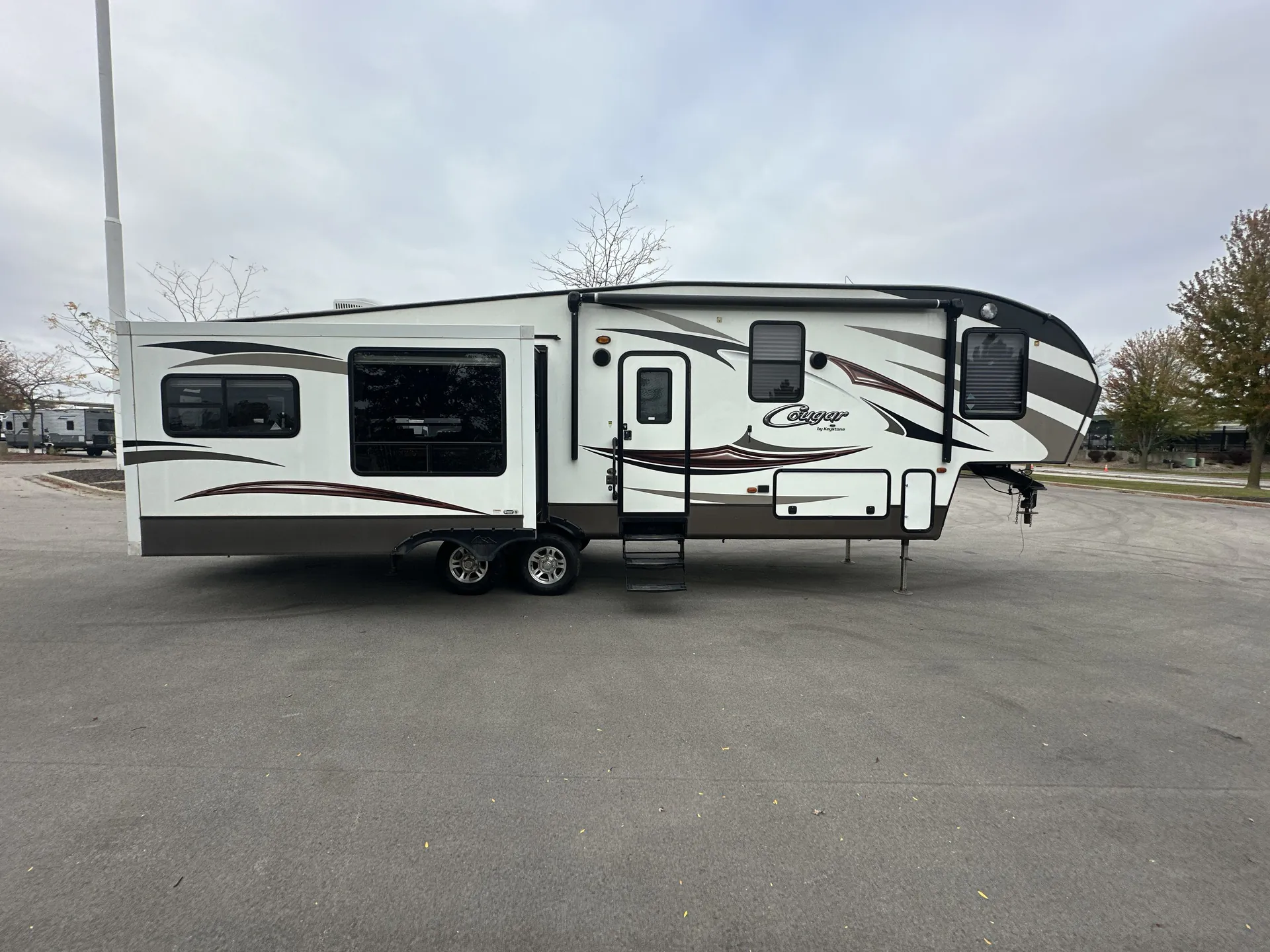 2014 Keystone Cougar 327RES — living area main