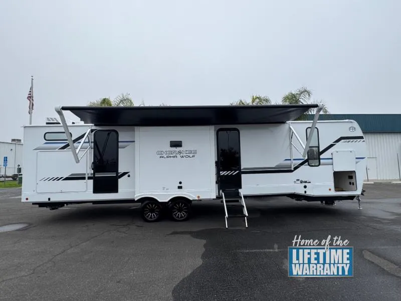 2026 Forest River Cherokee Alpha Wolf 33BH - Photo 2
