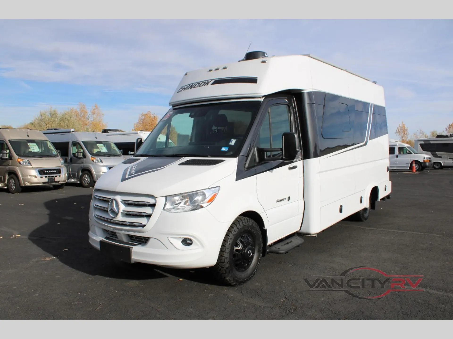 2025 Chinook RV Summit EB - Photo 2