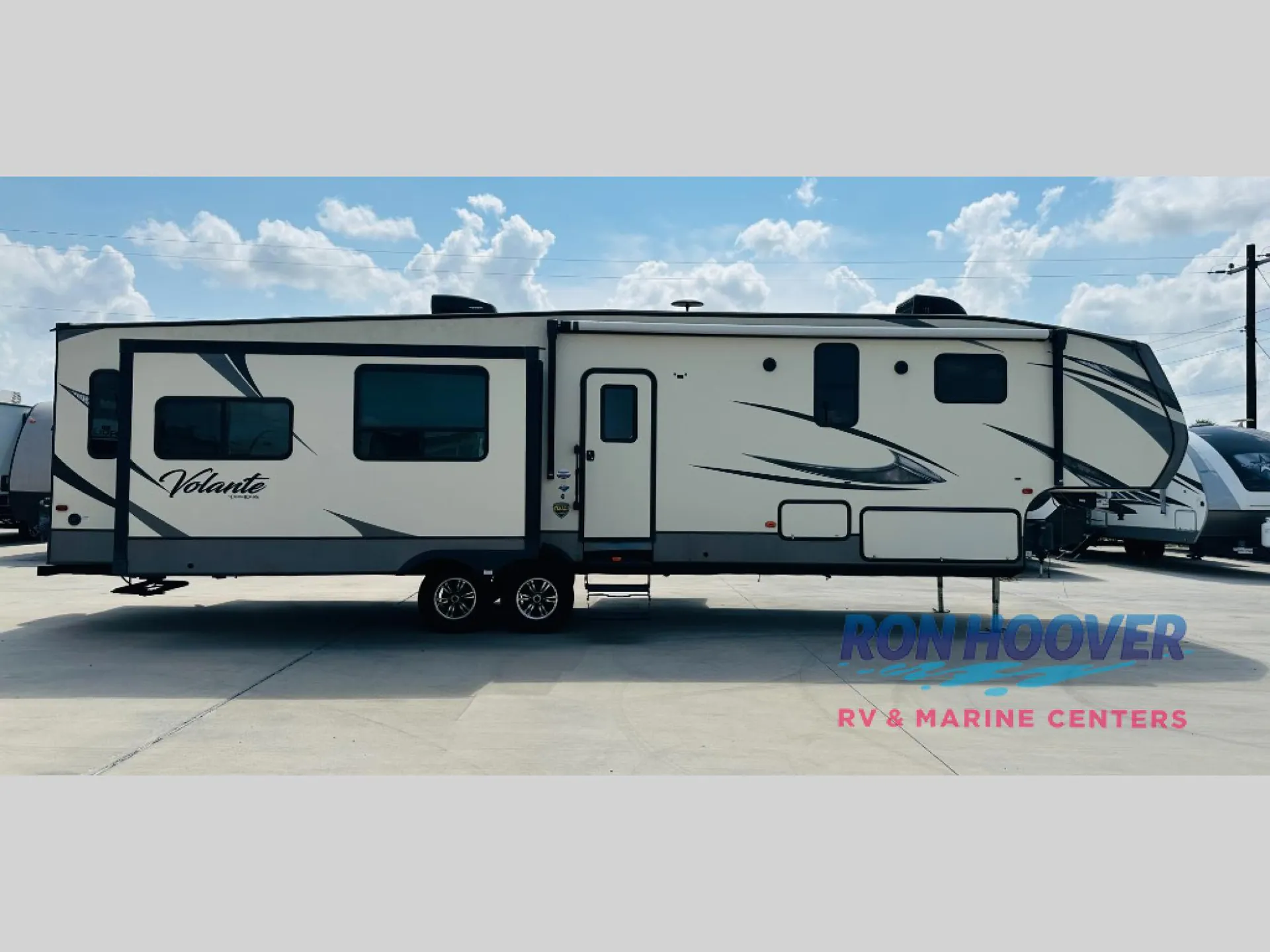 2018 CrossRoads Volante 365MD - Photo 2