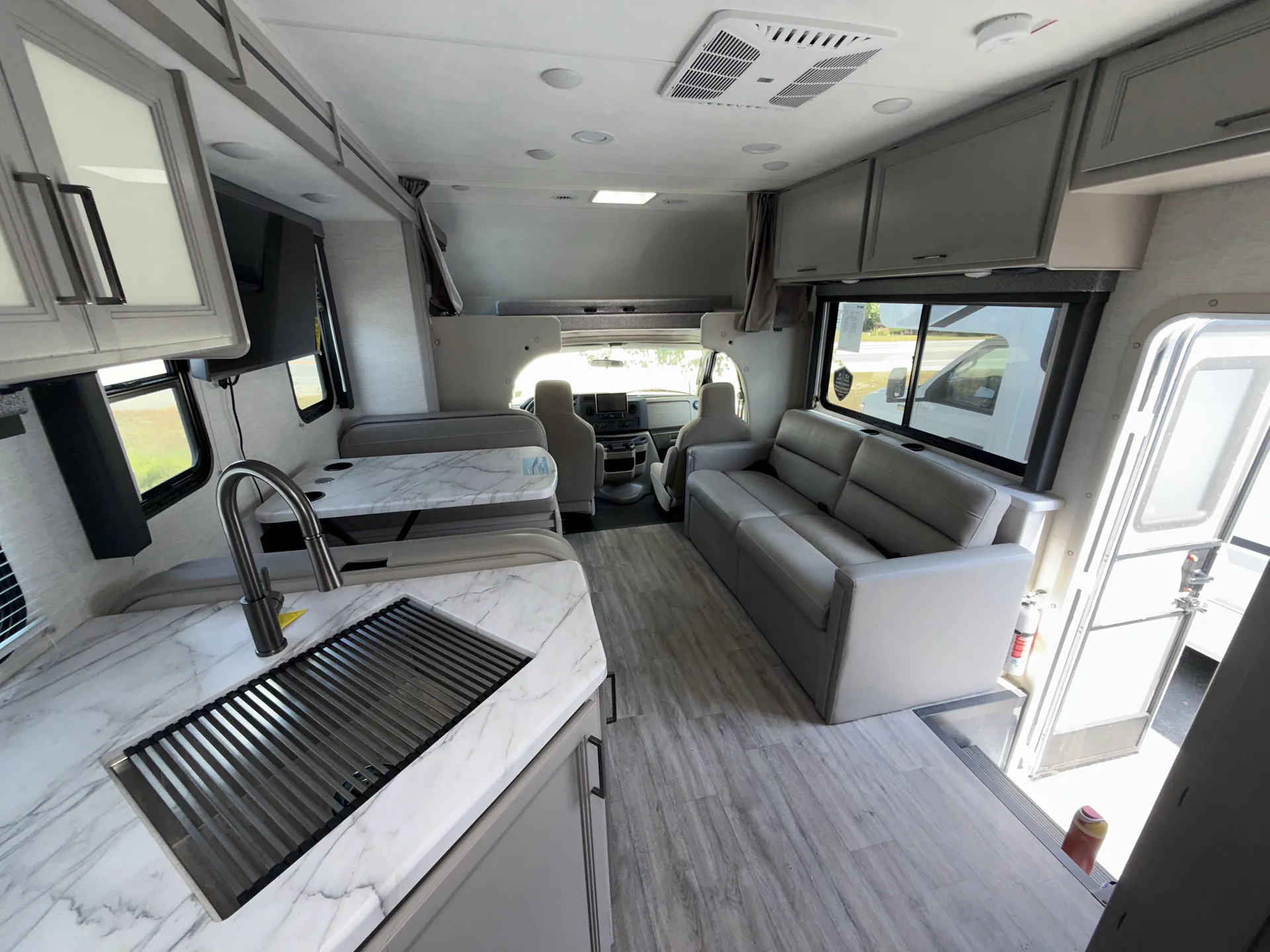 2026 Thor Motor Coach Coleman 31CM — living area main
