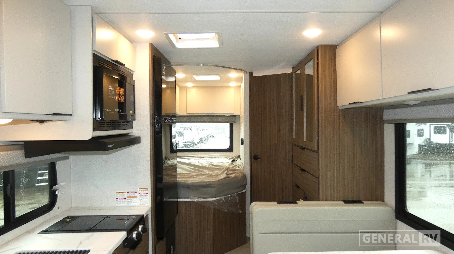 2027 Thor Motor Coach Pasadena SE SE21 Chevy - Photo 3