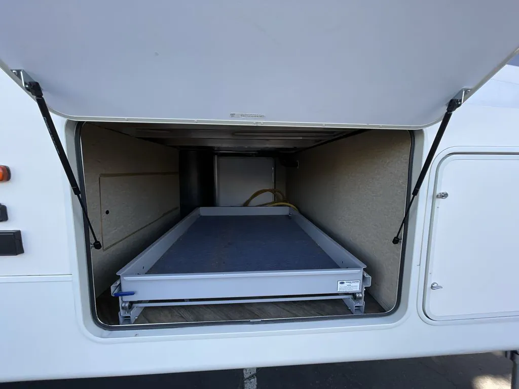 2016 Forest River Cedar Creek Hathaway Edition 34RE — Photo 6