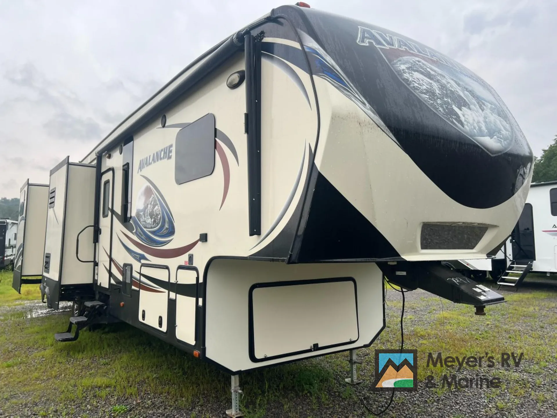 2015 Keystone Avalanche 360RB - Photo 2