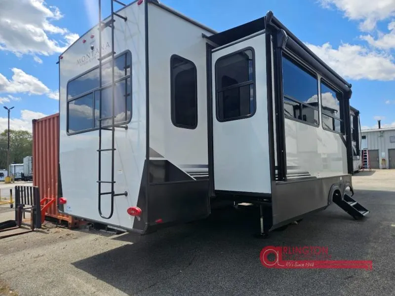 2024 Keystone Montana High Country 331RL - Photo 4