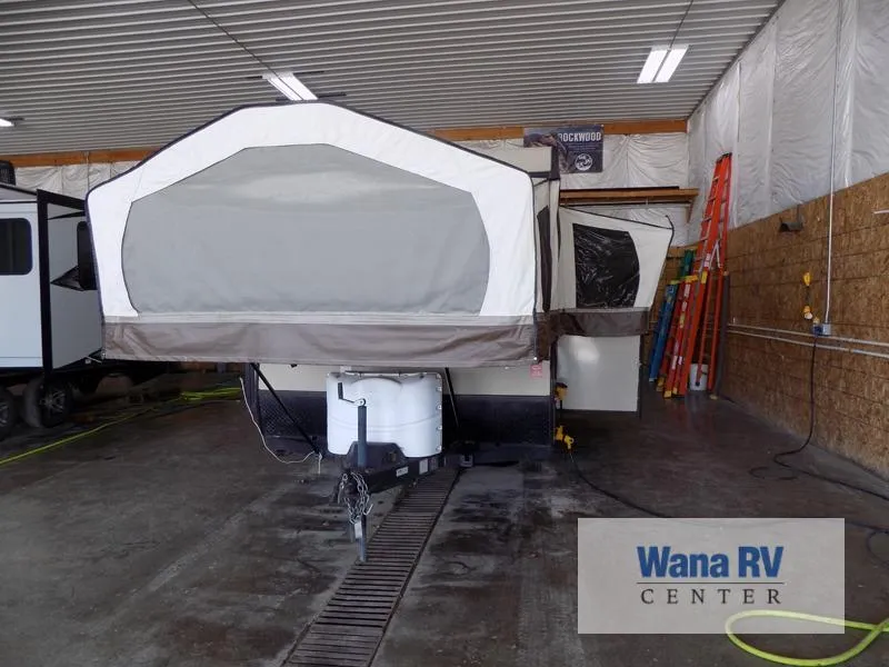 2015 Forest River RV Rockwood Premier 2716G - Photo 4