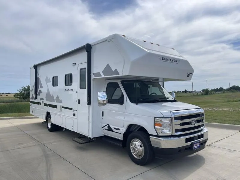 2027 Winnebago Sunflyer 28MB - Photo 2