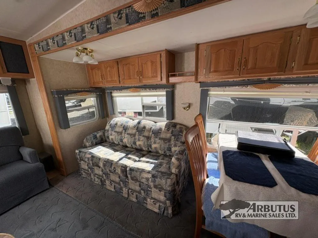 2005 Forest River Wildcat 27RL, Photos photo 10