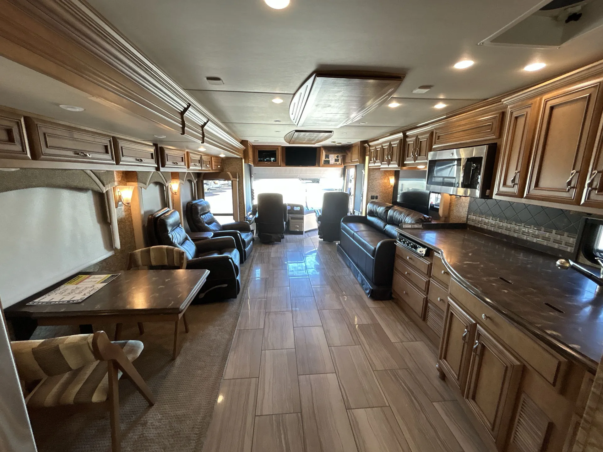 2014 Newmar Ventana 4369 — living area main