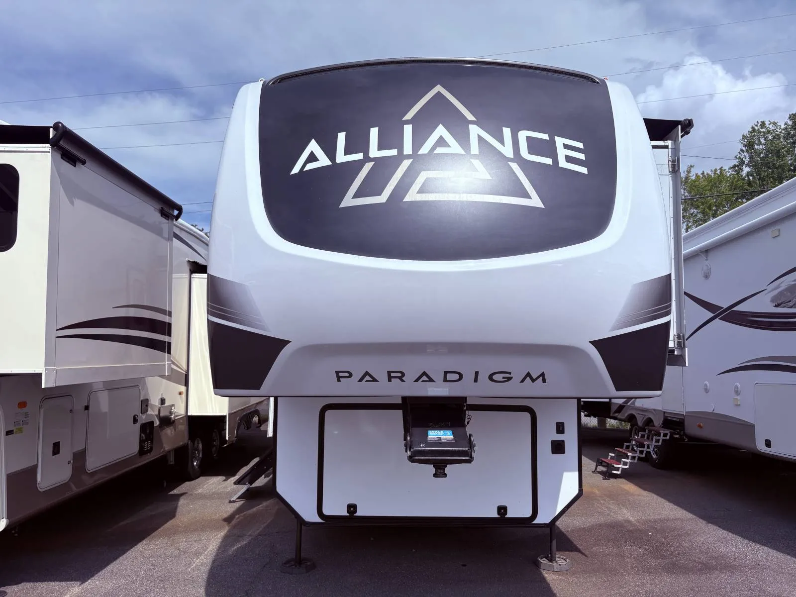 2024 Alliance RV Paradigm 395DS - Photo 2