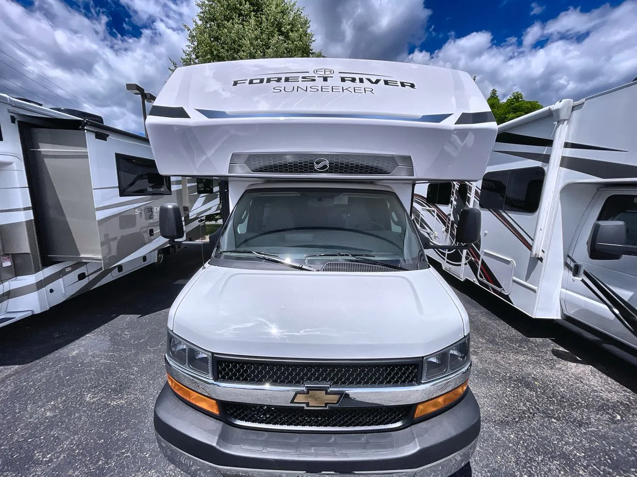 2026 Forest River Sunseeker LE 2350LE CHEVY - Photo 2