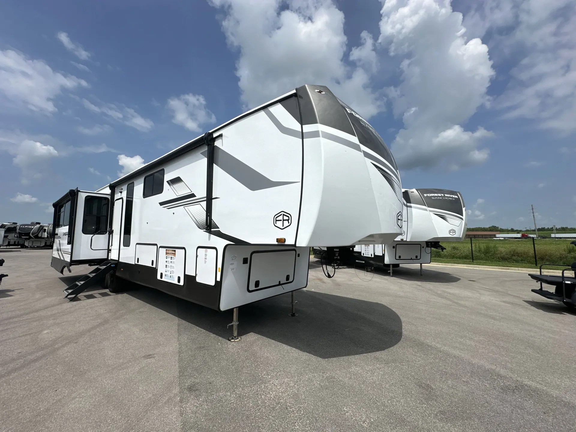 2026 Forest River Sandpiper 3900HBLR
