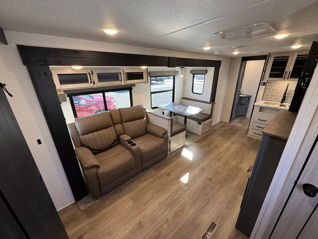 2027 Palomino Puma 337BH, Photos photo 4