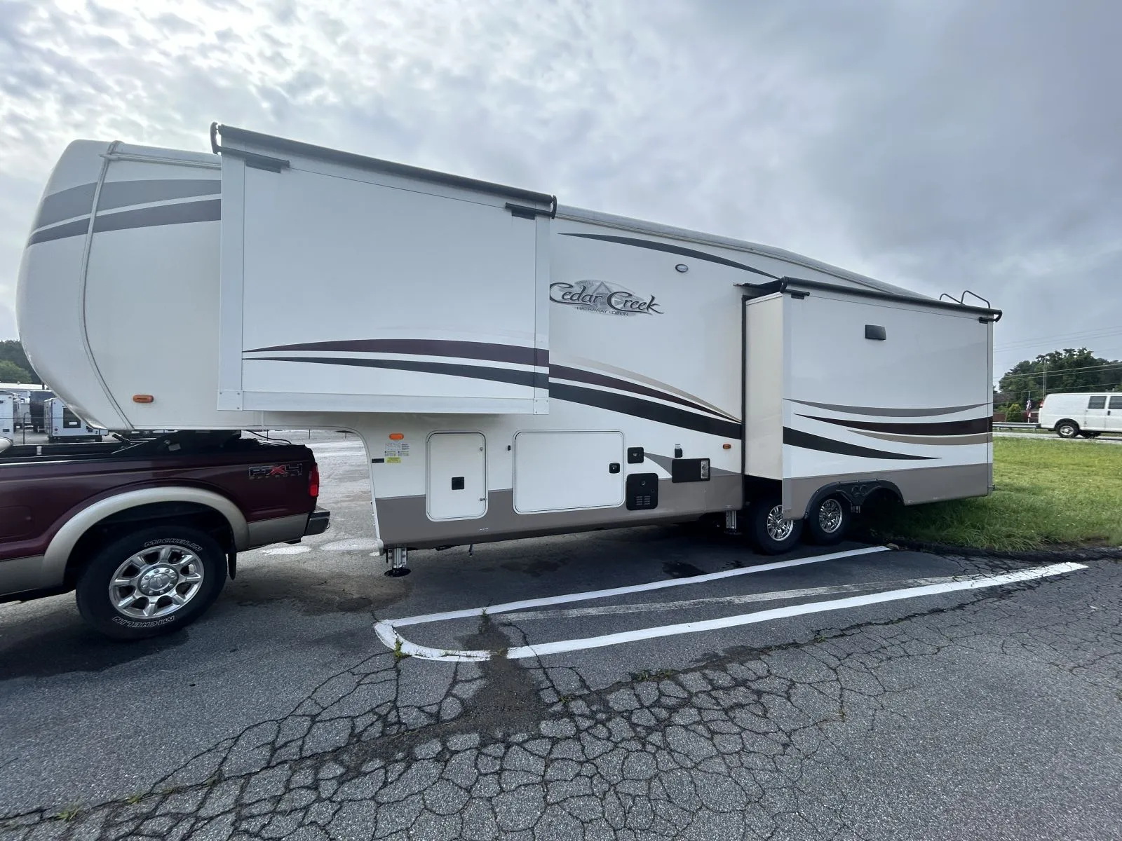 2019 Forest River CEDAR CREEK 34RL2 - Photo 4