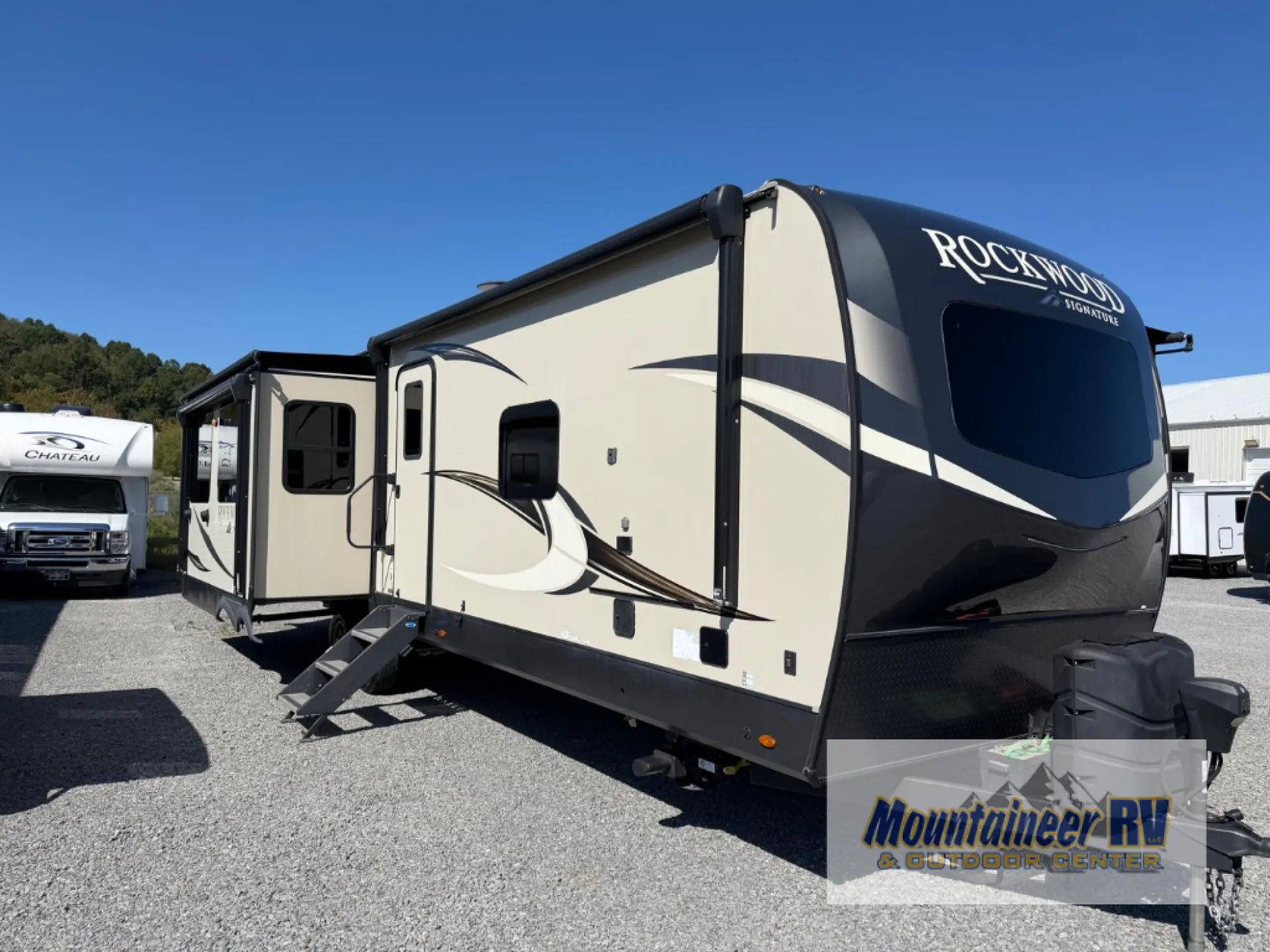 2021 Forest River Rockwood Signature Ultra Lite 8337RL - Photo 2