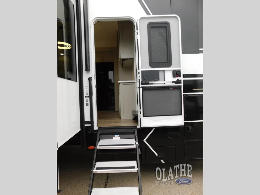 2026 Brinkley Model G 4100, Photos photo 12
