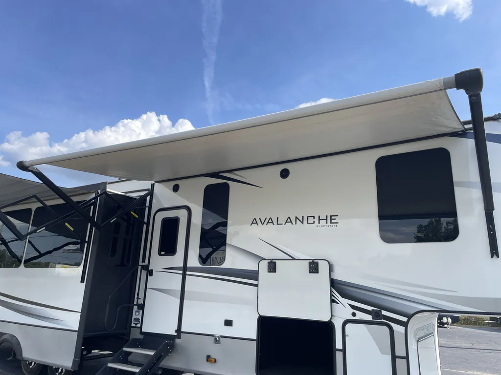2022 Keystone Avalanche 390DS, Photos photo 29